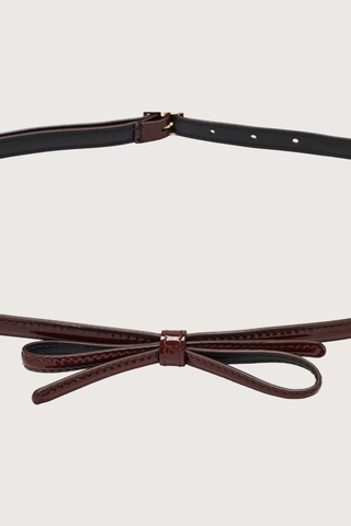 close up bow detail for Bow Belt bark brown Skinny belt
Bark calf naplack leather
Bow detail on the front
Adjustable back closure with a metal buckle
98% Domesticated calf leather | 2% Metal