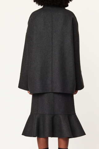 back profile model wearing Bow Tie Wool Jacket melange black Double-faced melange wool fabric
High neckline
Matching scarf loop to be knotted at the side
Three-quarter sleeves
Large patch pockets at the sides
Asymmetric single-breasted front fastening
Covered buttons
71% Regenerated wool 16% Nylon 9% Polyester 4% Other fibres