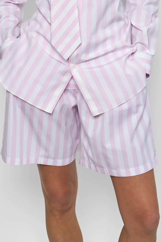 front profile model wearing Boxer Shorts pink white vertical stripe Straight leg
Mid-rise
Relaxed fit
Elasticated at the waist
Pale pink and white vertical stripe
Mother-of-pearl buttons
Medium weight cotton
100% two-ply cotton poplin woven in Italy