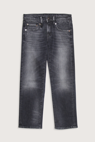 flat lay Boy Straight Jean Essex black stretch Low rise
Slim straight
Cropped leg
Made in Italian comfort stretch denim. 12oz