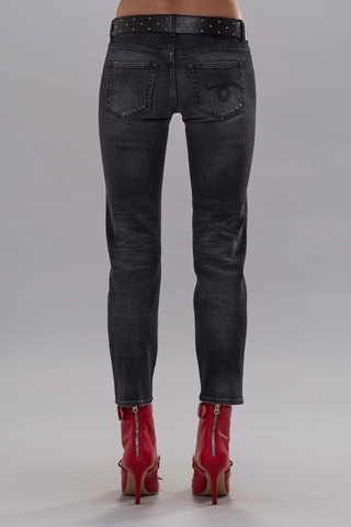 back profile model wearing Boy Straight Jean Essex black stretch Low rise
Slim straight
Cropped leg
Made in Italian comfort stretch denim. 12oz