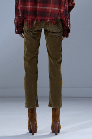 back profile model wearing  Boy Straight Stretch Corduroy Jean golden brown Low rise
Slim straight
Cropped leg
French golden brown corduroy fabric
Subtle wear pattern
98% Cotton, 2% Elastane