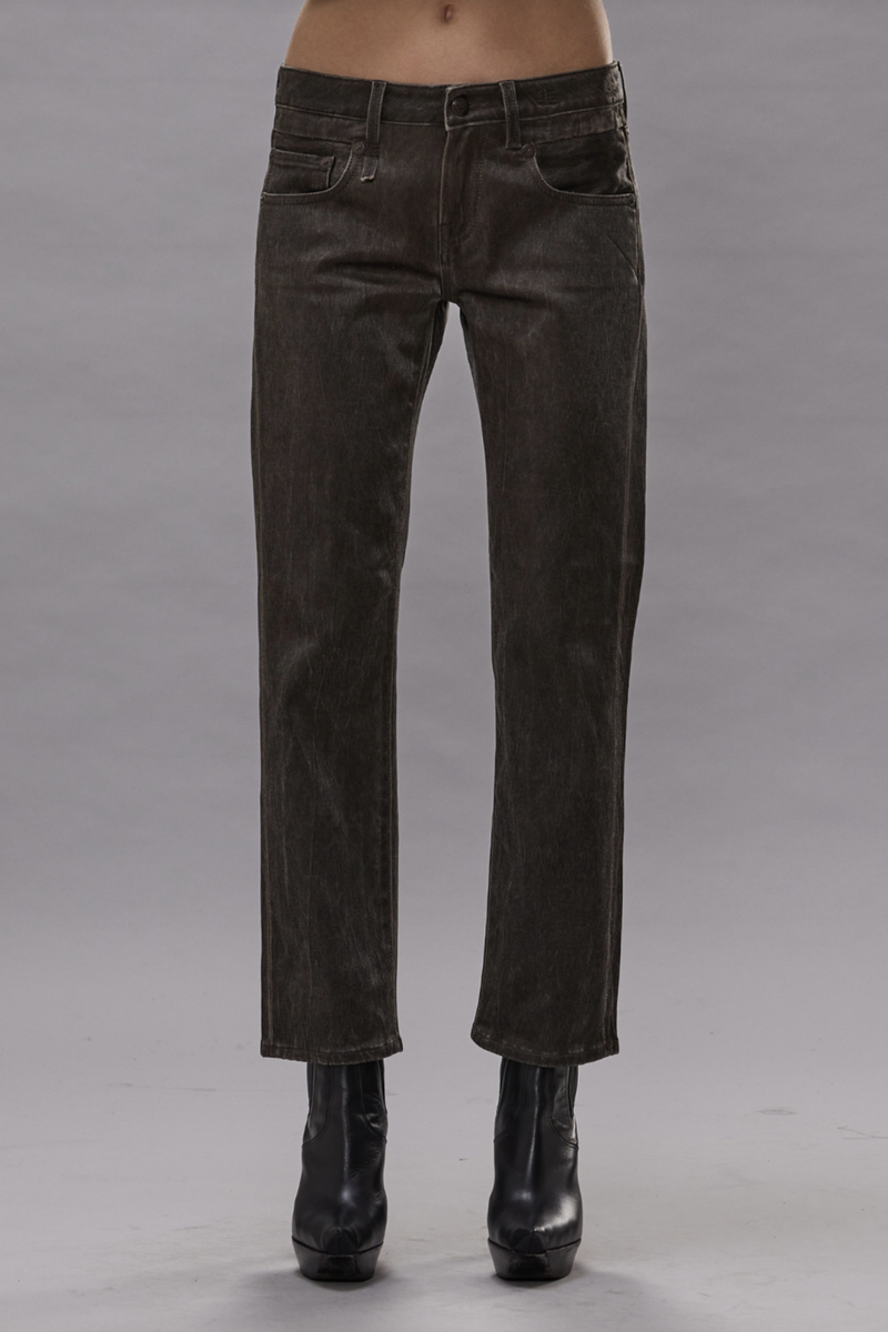 front profile model wearing  Boy Straight Stretch Sateen Char Brown Low rise
Slim straight
Cropped leg
Italian stretch coated sateen
52% cotton, 45% acetate, 3% elastane