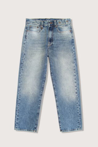flat lay Boyfriend Jean Jasper straight leg blue wash