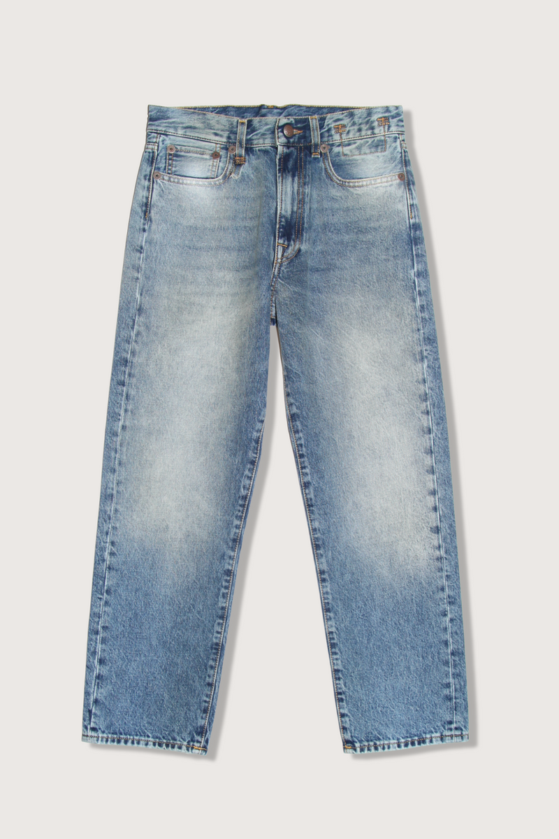 flat lay Boyfriend Jean Jasper straight leg blue wash