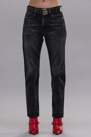 front profile model wearing Boyfriend Jeans Essex Black Straight slim
Rigid turkish black denim 12.5oz
5 Pocket