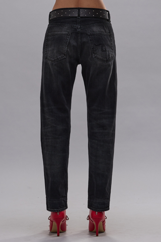 back profile model wearing Boyfriend Jeans Essex Black Straight slim
Rigid turkish black denim 12.5oz
5 Pocket