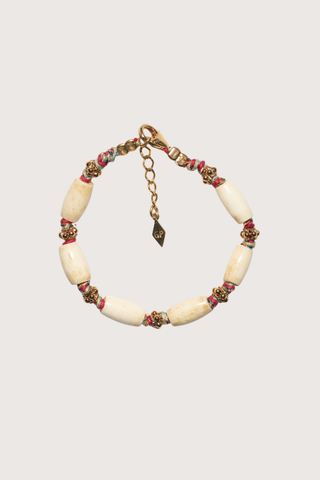 flat lay Bracelet Kaya 2 Cream/Pink Hand crocheted bracelet with articulated vintage beads and gold filled findings
Ethnic and effortless chic
Dimensions: 16cm