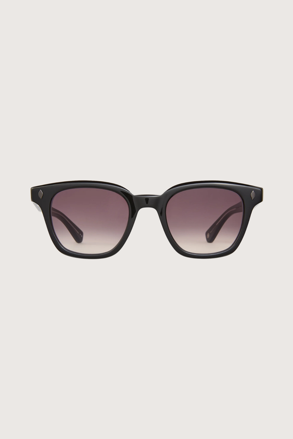 font profile Broadway Sunglasses purple gradient lens black frame Wayfarer style
Contoured temples
Water-drop plaques along the end pieces
Semi-flat lenses
100% UV protection