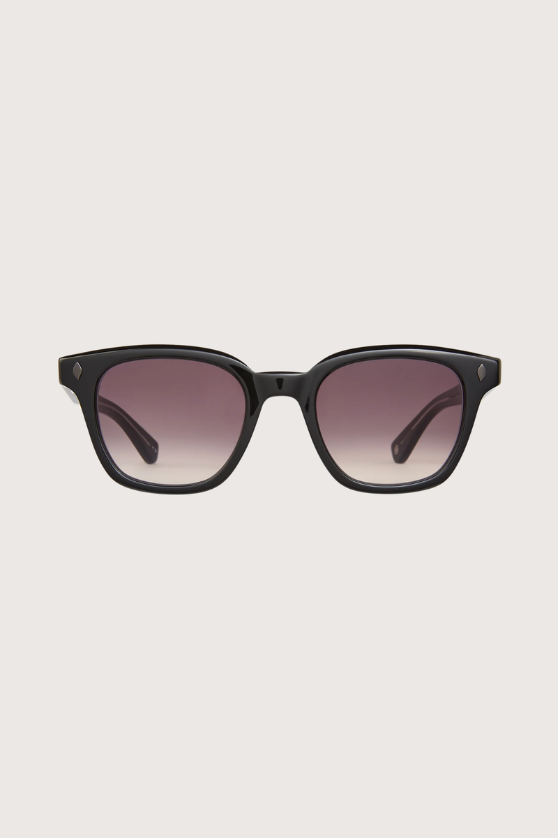 font profile Broadway Sunglasses purple gradient lens black frame Wayfarer style
Contoured temples
Water-drop plaques along the end pieces
Semi-flat lenses
100% UV protection