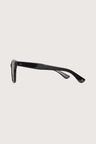 side profile Broadway Sunglasses purple gradient lens black frame Wayfarer style
Contoured temples
Water-drop plaques along the end pieces
Semi-flat lenses
100% UV protection