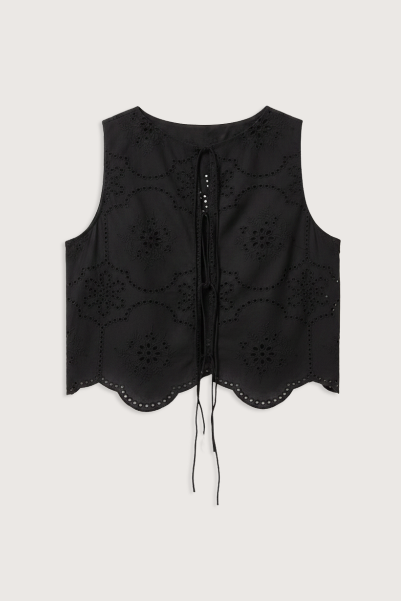 flat lay Broderie Tie Top black Delicate floral broderie
Scalloped hem finish
Open tie front
Sleeveless Blouse
100% Cotton