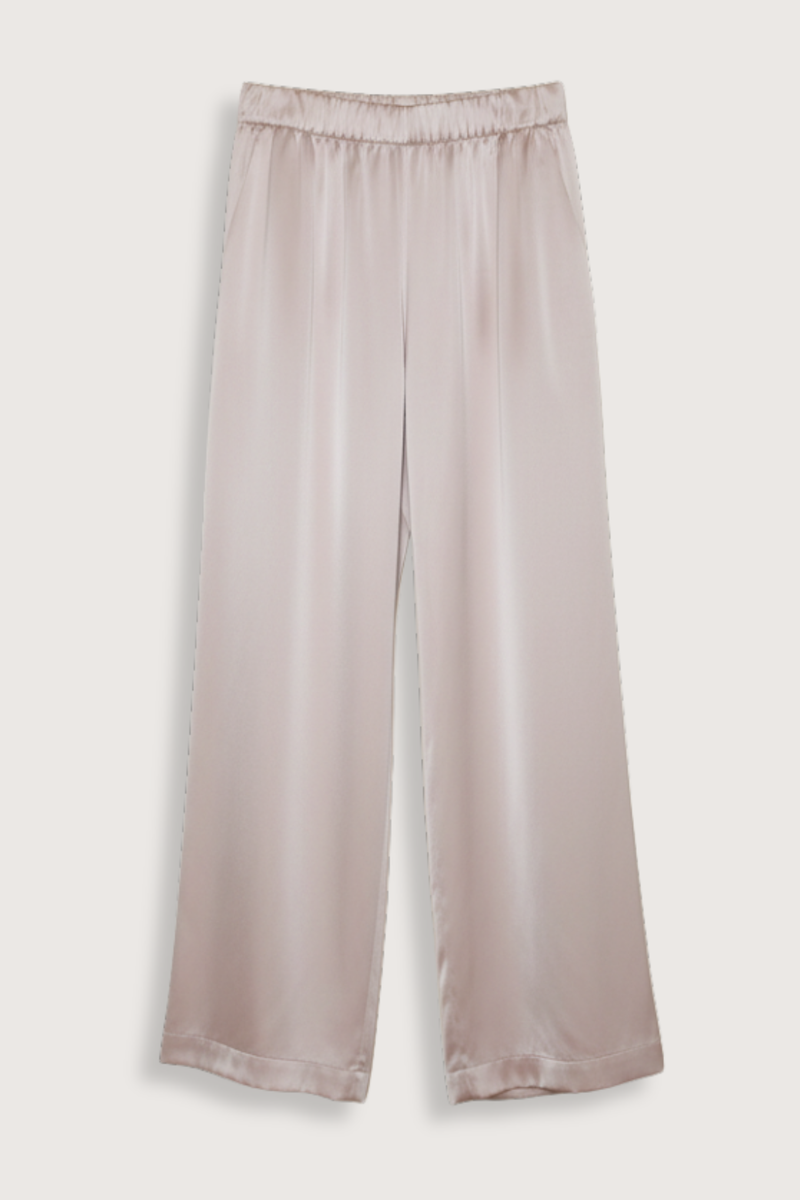 flat lay Brynn Wide Leg Silk Pant Lunar Wide leg
Side pockets

Sewn-in waistband
100% Silk