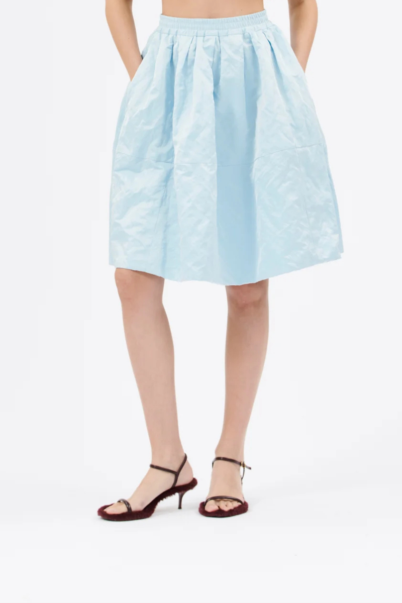 front profile model wearing Bubble Crinkle Satin Skirt ceil blue Bubble skirt
Elastic waistband
Decorative stitching
Side seam pockets
