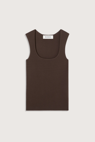 flat lay Bustier Shaped Knit Top dark chocolate Knitted top
Bustier-shaped neckline
High-quality dense viscose blended yarn
Bustier neckline
Fitted shape