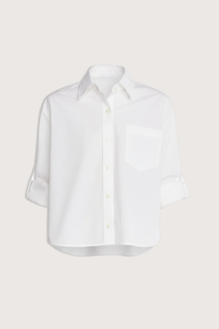 flat lay Button Down Crop Shirt white Long sleeve
Adjustable detail at the sleeve to make it easy to roll
Signature shell buttons
Oversized long sleeve cropped shirt
Organic Cotton poplin