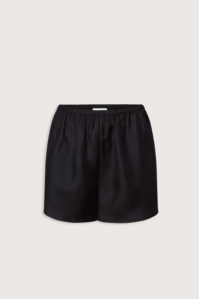 flat lay Cabo Elastic Waist Short black Mid-rise
Elasticated waistband
Side pockets
Short length
100% Silk Twill