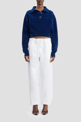 front profile model wearing Cargo Print Trouser White Printed viscose twill fabrication
Utilitarian cargo style
Elasticated waistband with waist ties
Leg cuffs with ties
Irregular pocket design
Back welt pocket with contrast stitching