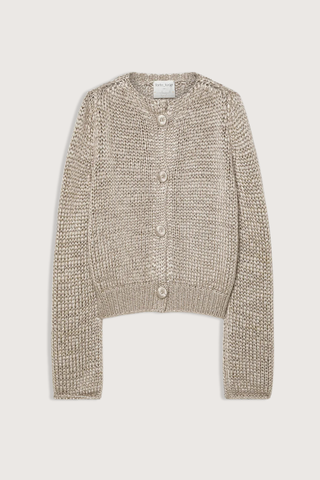 flat lay Cashmere Silk Mohair Cardigan mandoria Boxy lines
Cashmere, silk and mohair blend
Rounded neckline
Large hand–covered buttons are combined with yarn with a natural three–dimensionality
