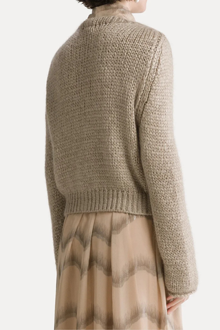 back profile model wearing Cashmere Silk Mohair Cardigan mandoria Boxy lines
Cashmere, silk and mohair blend
Rounded neckline
Large hand–covered buttons are combined with yarn with a natural three–dimensionality
