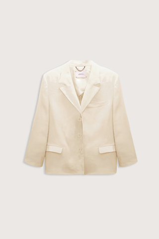 flat lay Casual Short 3/4 Sleeves Jacket champagne white Form-fitting silhouette
Cropped sleeves
50 % Linen, 50 % Cotton
Shrunken blazer
Notched lapel
Flap pockets
Chest pocket
Classic slit cuffs