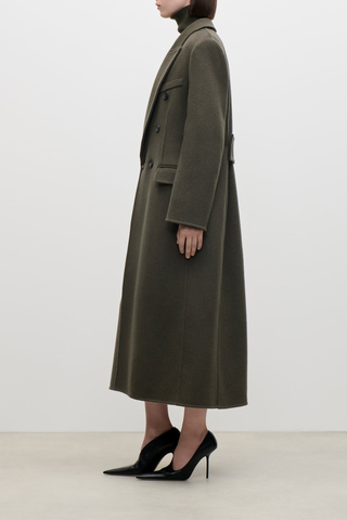 side profile model wearing Catrina Coat marsh green Tailored coat
Longline half double breasted coat
Oversized shoulder
Back vent
Half lined
Flap pockets
75% Virgin Wool 20% Polyamide 5% Cashmere
