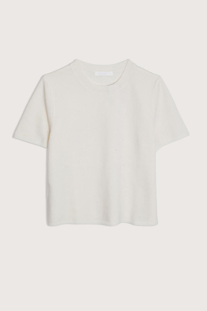 flat lay Charleston Relaxed Cashmere Tee white Short-sleeve
Crewneck
Relaxed, slightly cropped fit
100% Cashmere