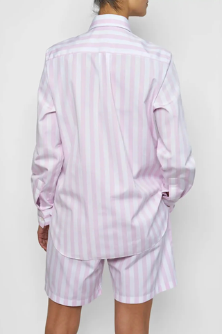 back profile model wearing Chesmise De Garcon Shirt pink white vertical stripe Straight cut - classic fit
Pink and white vertical stripe
Round collar
Square cuff
Medium weight
Mother of pearl
100% two-ply cotton poplin woven in Italy