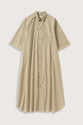 flat lay Chiara Short Sleeve Button Down Dress khaki Shirt dress style
Pointed collar
Short sleeve
Midi length
Side pockets
100% Cotton poplin tonal buttons