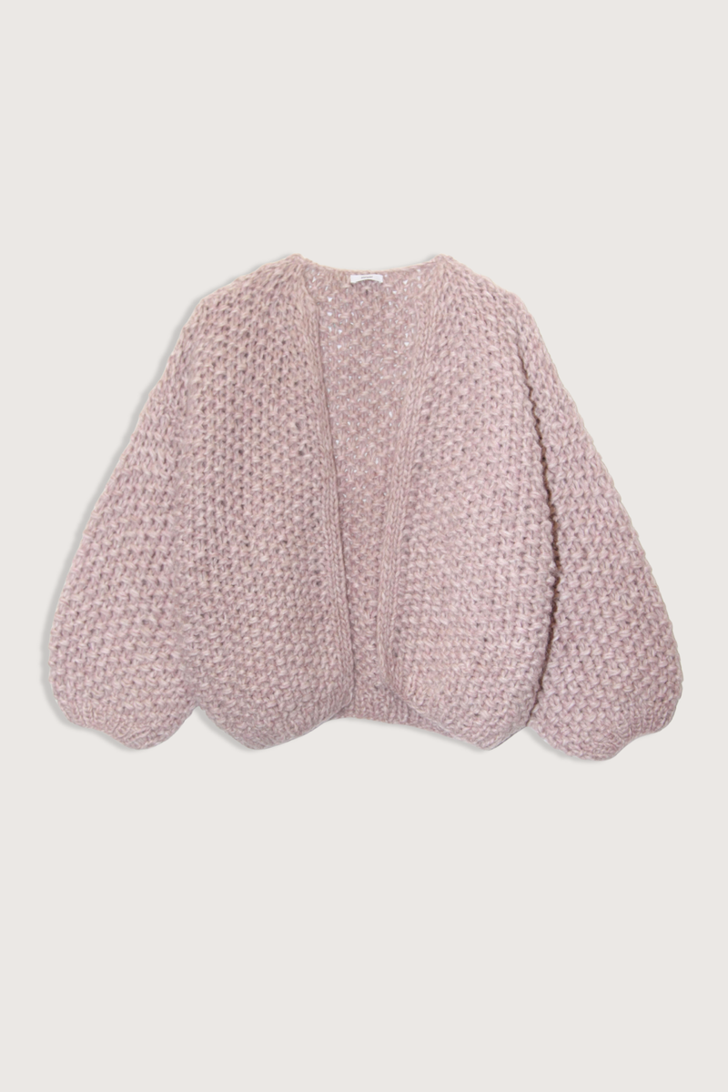 flat lay Chunky Bomber Cardigan Grey Rose Wide bubble sleeves
Ultra-soft alpaca yarn
Distinctive pearl pattern stitch
70% Baby Alpaca, 23% Polyamide, 7% Merino Wool