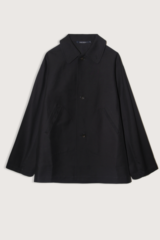 flat lay Cima Cotton Jacket black Oversized silhouette
Collar and button closure
Straight cut
Long sleeve
Two side pockets
100% Cotton
Single breasted