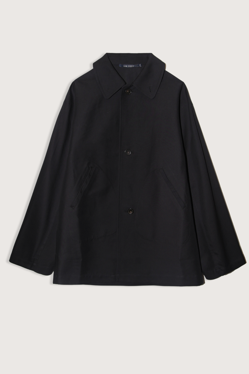 flat lay Cima Cotton Jacket black Oversized silhouette
Collar and button closure
Straight cut
Long sleeve
Two side pockets
100% Cotton
Single breasted