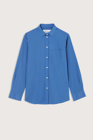 flat lay Classic Fit Shirt pacific blue A classic button-down
Deep blue cotton
Relaxed fit
Patch pocket at the chest
Subtly rounded hem
100% cotton