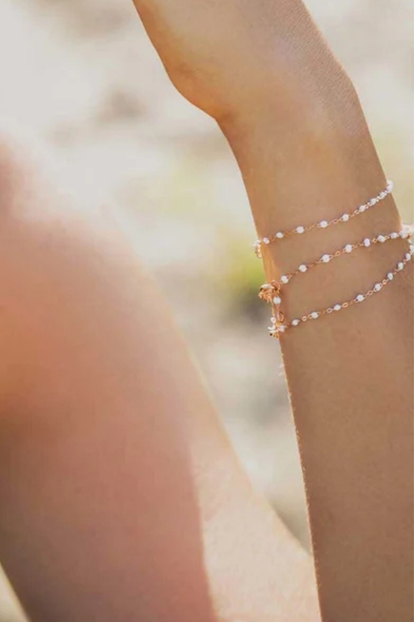 model wearing Classic Gigi Bracelet 6.7" 18K Yellow Gold White White resin jewel
6.7" chain with adjustable clasp at 6.3"