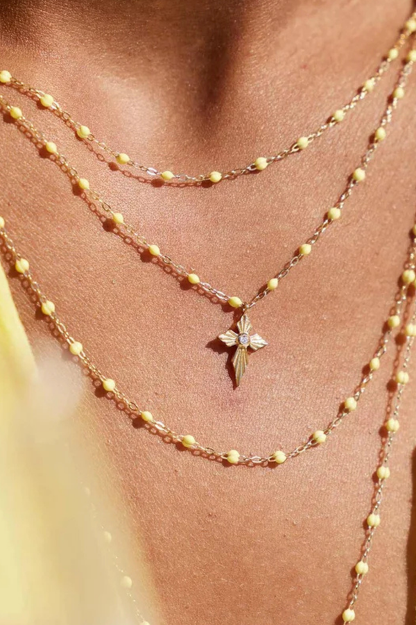 model wearing Classic Gigi Necklace 16.5" 18K Yellow Gold Mimosa Mimosa yellow resin jewels
varying 16.5" options and solid black jewels
16.5" chain with adjustable clasp at 16.1"