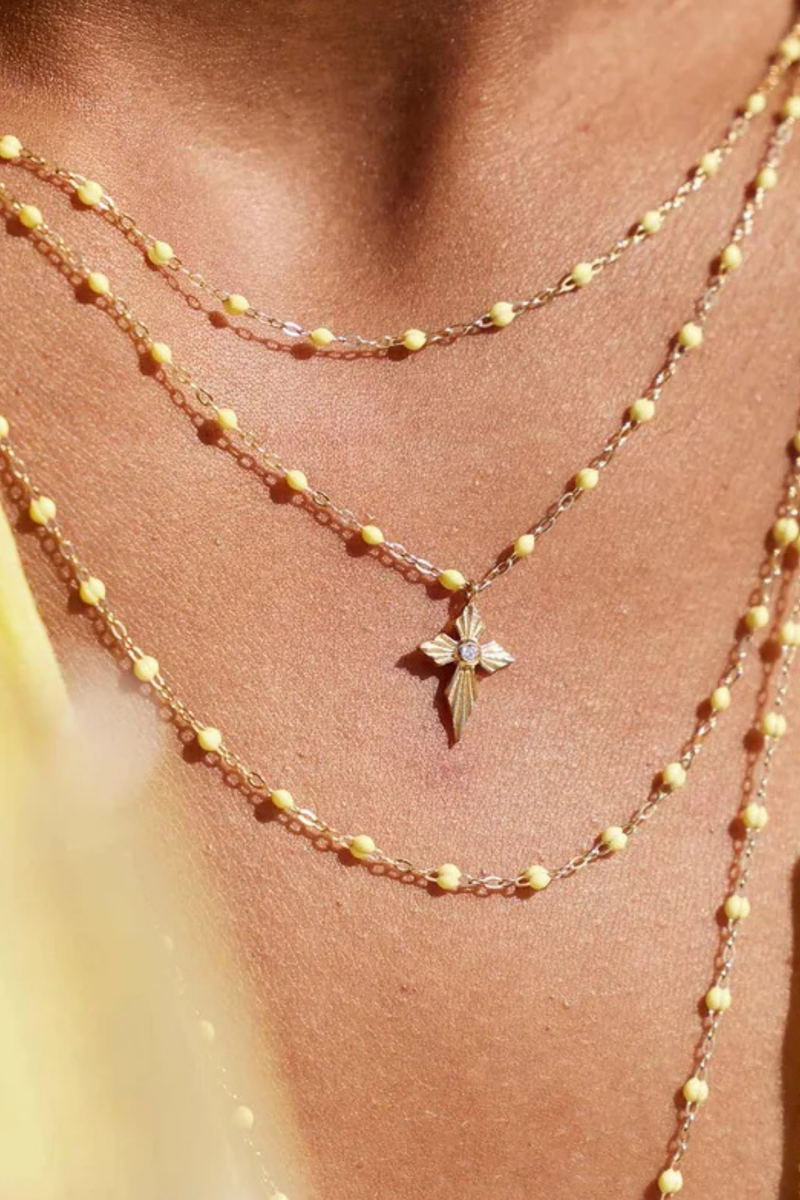 model wearing Classic Gigi Necklace 16.5" 18K Yellow Gold Mimosa Mimosa yellow resin jewels
varying 16.5" options and solid black jewels
16.5" chain with adjustable clasp at 16.1"
