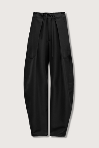 flat lay Clemence Pant black relaxed fit Sculptural horseshoe shaped
Pleated front construction
Patch pocket at front