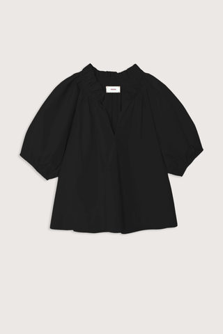flat lay Clementine Top black Crisp paper poplin
Deep V-neck
Ruffle detailing
Shirred puff sleeves
100% Cotton