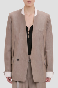 front profile model wearing Collarless Jacket limestone Seat length
Half double breasted
Collarless
Long sleeve
Oversized shoulder
Laundry press
Flap pocket
Full lining
100% Wool