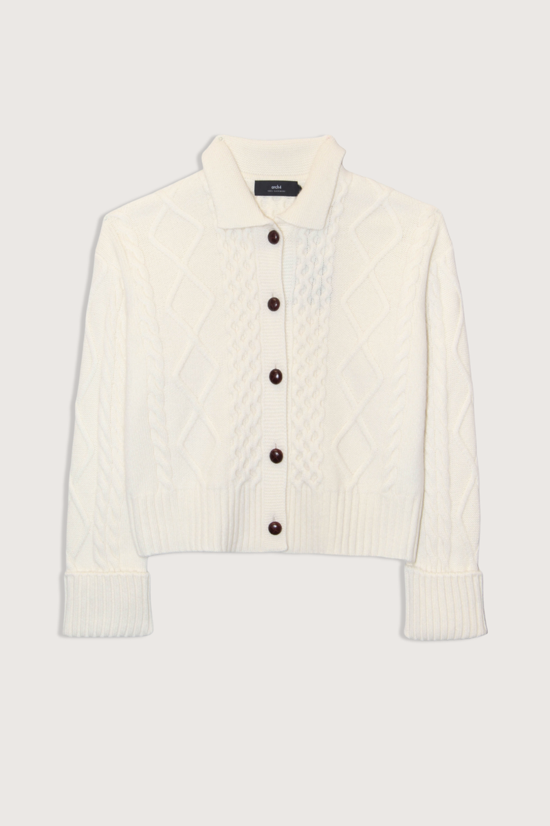 flat lay Columbia Cable Cardigan ivory 100% cashmere
Richly textured cable knit
Leatherette Button
Dense, intricate structure&nbsp;
GOTS certified cashmere
Dark Olive
Heavyweight