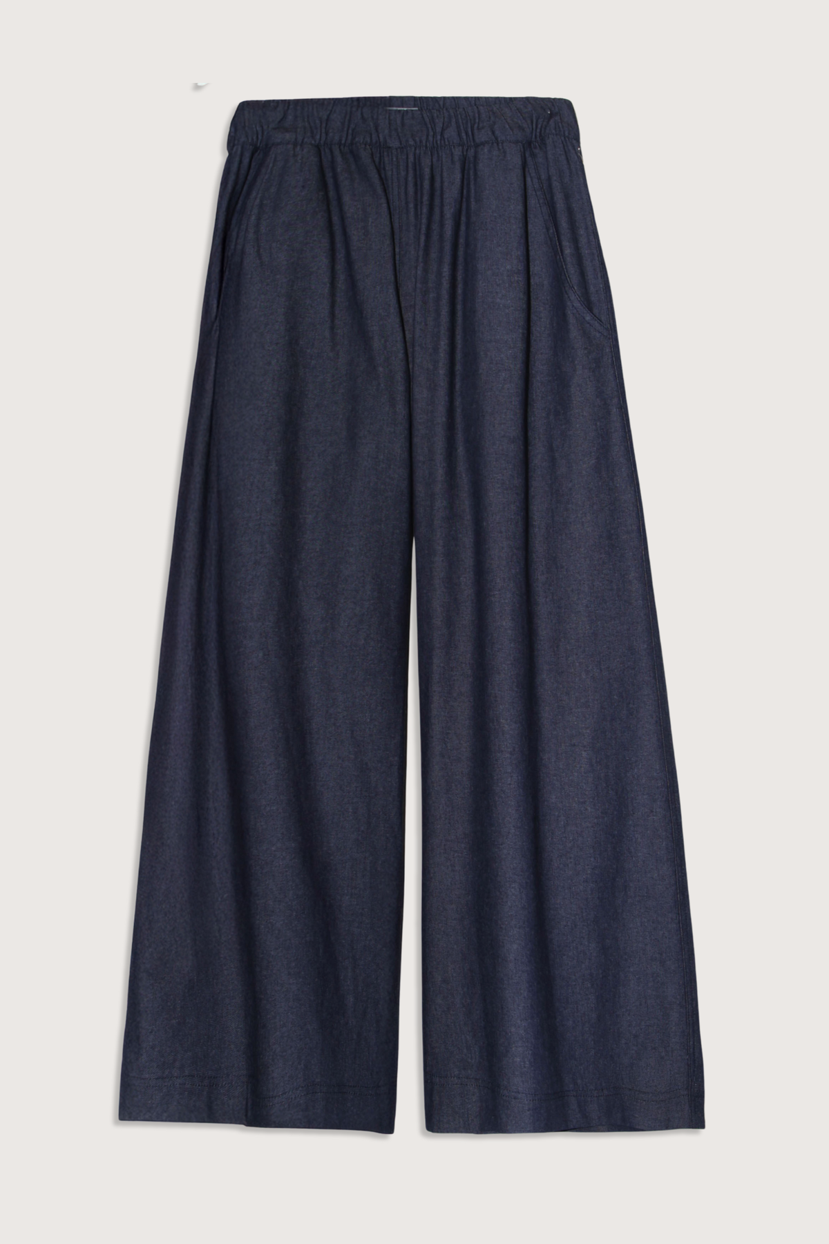 flat lay Connor Denim Elastic Waist Pant dark denim blue Full leg
Extra length
Side pockets
Generously wide hem
Statement back pockets
Signature wide elastic waist
100% Japanese Cotton Denim