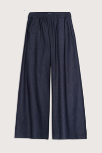 flat lay Connor Denim Elastic Waist Pant dark denim blue Full leg
Extra length
Side pockets
Generously wide hem
Statement back pockets
Signature wide elastic waist
100% Japanese Cotton Denim