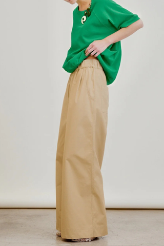 side profile model wearing Full leg
Extra length
Side pockets
Generously wide hem
Statement back pockets
Signature wide elastic waist
100% Cotton