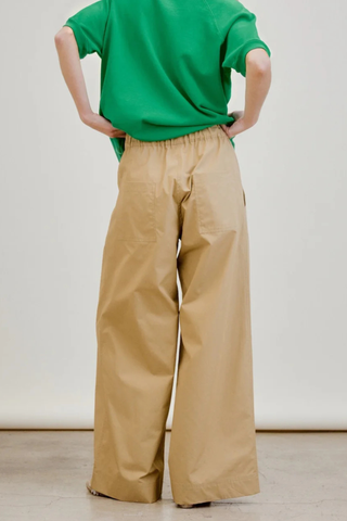 back profile model wearing Full leg
Extra length
Side pockets
Generously wide hem
Statement back pockets
Signature wide elastic waist
100% Cotton