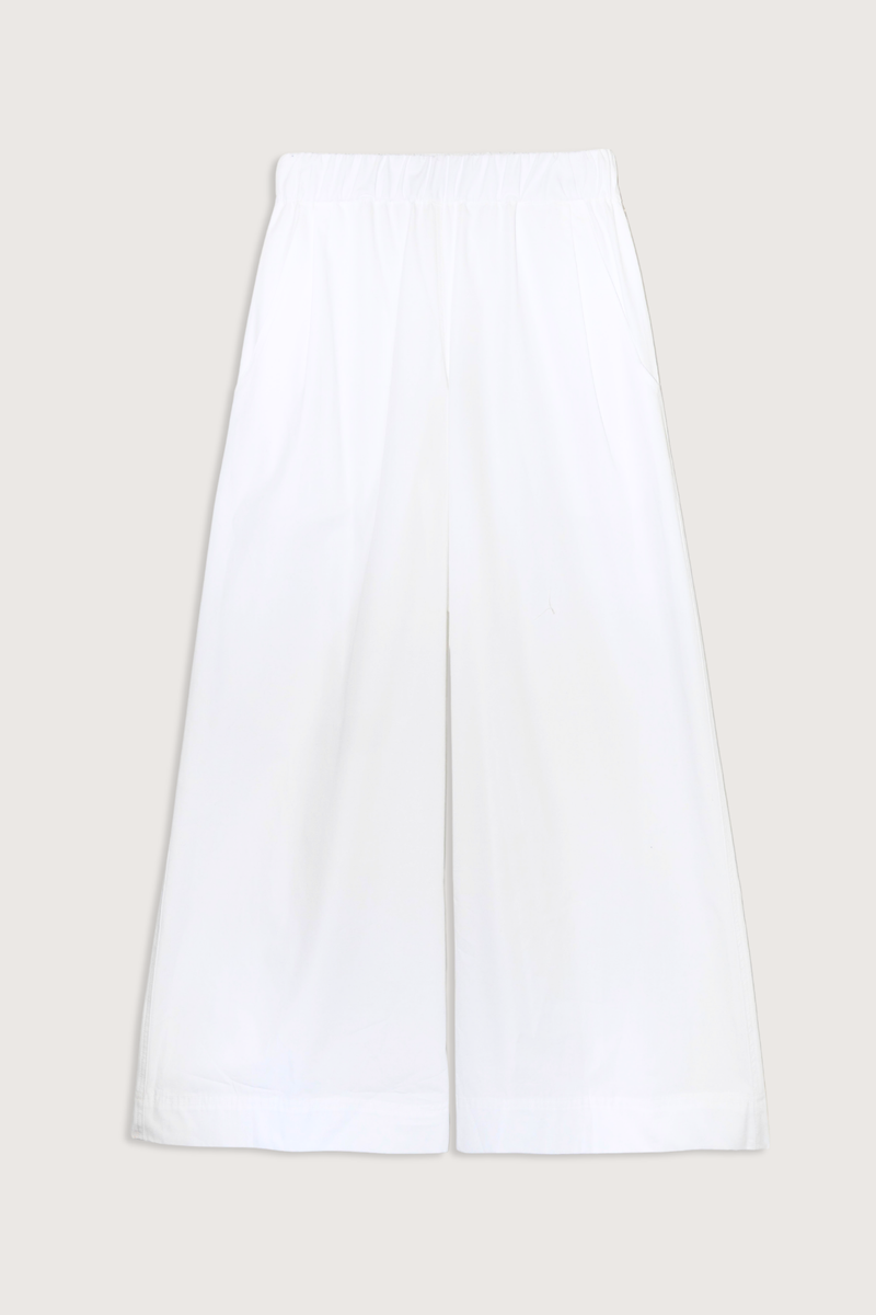 flat lay Conor Elastic Poplin Pant white Full leg
Extra length
Side pockets
Generously wide hem
Statement back pockets
Signature wide elastic waist
100% Cotton