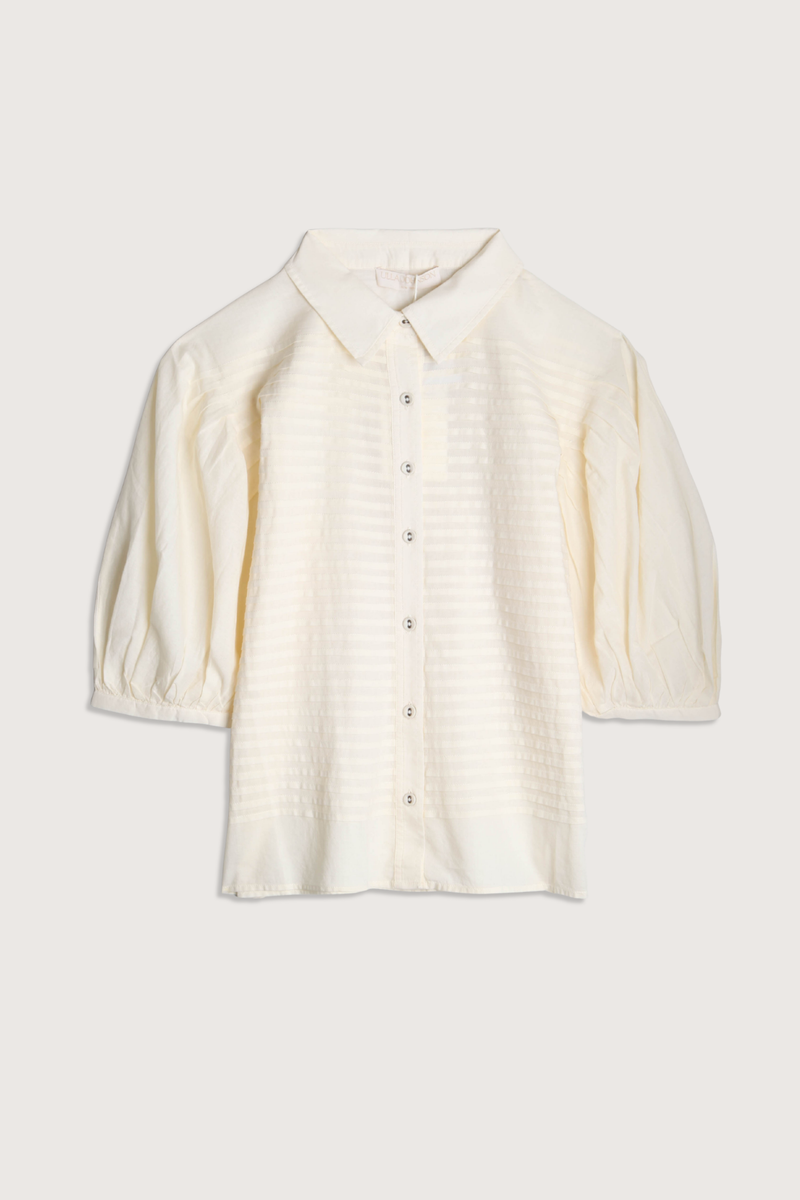 flat lay Cordelia Pintucked Top cowrie white Short Sleeve
Button Up
Cotton Voile
Classic collar
Puff sleeves