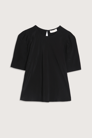 flat lay Corine CDC Top noir black Gently puffed sleeves
Silk crepe de chine
Designed for a body-skimming fit
Round neckline
Bias cut
Mother-of-pearl button keyhole at back