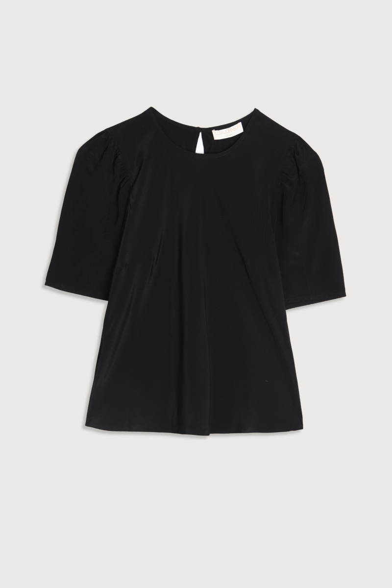 flat lay Corine CDC Top noir black Gently puffed sleeves
Silk crepe de chine
Designed for a body-skimming fit
Round neckline
Bias cut
Mother-of-pearl button keyhole at back