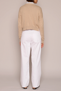 back profile model wearing Cotton/Cashmere Crop Cardigan Biscuit biscuit 4-button cardigan
V neckline
Cropped wide
Boxy fit
Ribbed trim cuff &amp; hem
Waist-length
Side 2 side slits