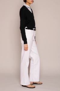 side profile model wearing Cotton/Cashmere Crop Cardigan Black 4-button cardigan
V neckline
Cropped wide
Boxy fit
Ribbed trim cuff &amp; hem
Waist-length
Side 2 side slits